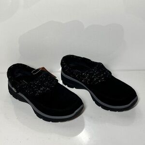 Skechers Full Bloom Easy Going Water-Repellent Suede Clogs